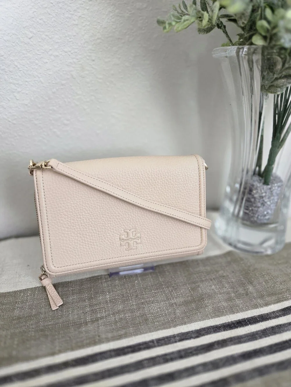 Tory Burch Thea Flat Wallet Crossbody Bag in a Soft Pink Pebbled Leather